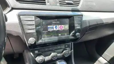 Veículo de Sucata skoda superb (3v3) active do ano 2015 alimentado crl