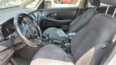 Veículo de Sucata kia carens ( ) basic do ano 2017 alimentado d4fd