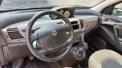 Veicolo di demolizione lancia ypsilon (101) 1.2 16v argento dell'anno 2004 alimentato 188a5000