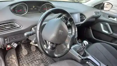 Vehicul casat peugeot 308 sw allure al anului 2019 alimentat yh01