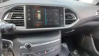 Vehicul casat peugeot 308 sw allure al anului 2019 alimentat yh01