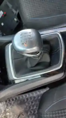 Vehicul casat peugeot 308 sw allure al anului 2019 alimentat yh01