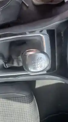 Veículo de Sucata peugeot 308 business line 130 do ano 2018 alimentado yh01