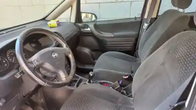 Veicolo di demolizione opel zafira a blue line dell'anno 2004 alimentato y22dtr