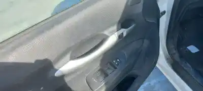 Sloopvoertuig toyota auris hybrid active van het jaar 2010 aangedreven 2zr