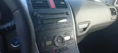 Sloopvoertuig toyota auris hybrid active van het jaar 2010 aangedreven 2zr