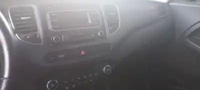 Véhicule à la ferraille kia carens ( ) basic de l'année 2017 alimenté d4fd