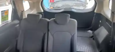 Véhicule à la ferraille kia carens ( ) basic de l'année 2017 alimenté d4fd