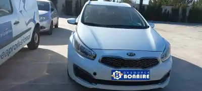 Veículo de Sucata KIA CEE´D Business do ano 2018 alimentado D4FB