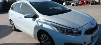 Veículo de Sucata kia cee´d business do ano 2018 alimentado d4fb