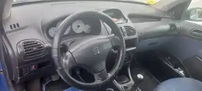 Veículo de Sucata peugeot 206 berlina xr do ano 2001 alimentado kfw