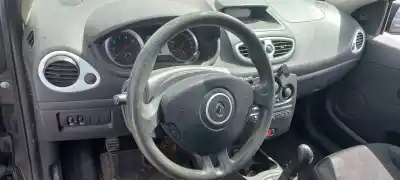 Veicolo di demolizione renault clio iii authentique dell'anno 2007 alimentato d4f d7
