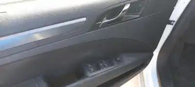 Здавання транспортного засобу skoda superb combi (3t5) active року 2013 потужний cff
