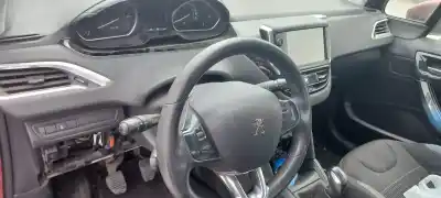 Veículo de Sucata peugeot 208 active do ano 2012 alimentado 8f01