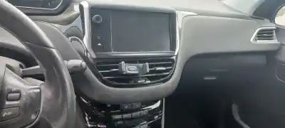 Veículo de Sucata peugeot 208 active do ano 2012 alimentado 8f01