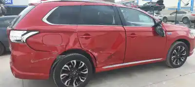 Veículo de Sucata mitsubishi outlander (gf0) phev kaiteki 4wd do ano 2016 alimentado 4b11 s61+y61