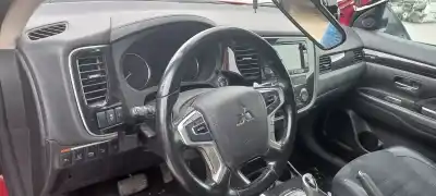 Veículo de Sucata mitsubishi outlander (gf0) phev kaiteki 4wd do ano 2016 alimentado 4b11 s61+y61