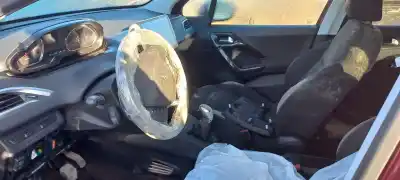 Veículo de Sucata peugeot 208 active 81 cv / 60 kw do ano 2015 alimentado hmz