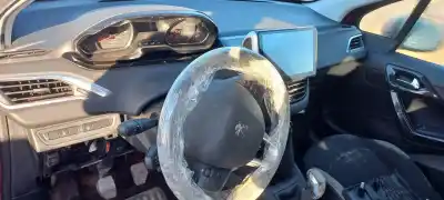 Veículo de Sucata peugeot 208 active 81 cv / 60 kw do ano 2015 alimentado hmz