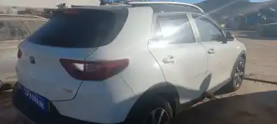 Veicolo di demolizione kia stonic (ybcuv) concept dell'anno 2020 alimentato 