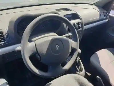 Здавання транспортного засобу renault clio ii fase ii (b/cb0) evolution року 2007 потужний 
