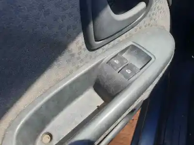 Здавання транспортного засобу renault clio ii fase ii (b/cb0) evolution року 2007 потужний 
