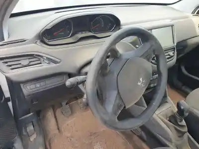 Здавання транспортного засобу peugeot 208 acces року 2013 потужний 8h01