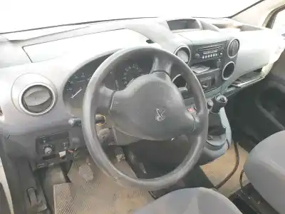 Veicolo di demolizione peugeot partner kasten active dell'anno 2015 alimentato 9h06