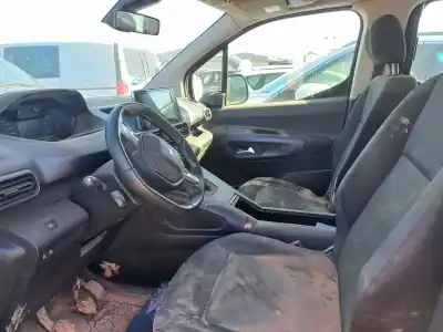 Vehicul casat peugeot rifter active standard al anului 2022 alimentat yh01