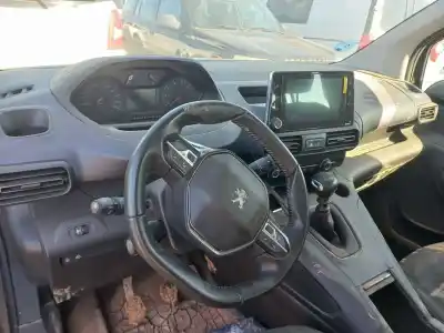 Vehicul casat peugeot rifter active standard al anului 2022 alimentat yh01