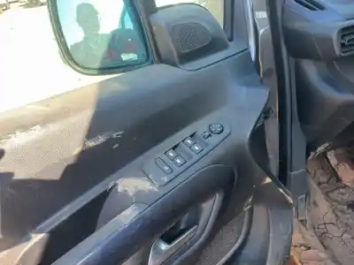 Vehicul casat peugeot rifter active standard al anului 2022 alimentat yh01