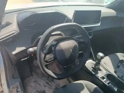 Veicolo di demolizione peugeot 2008 (p2) allure puretech dell'anno 2023 alimentato hn05