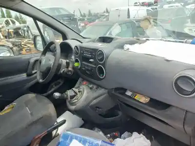 Veicolo di demolizione peugeot partner kasten active dell'anno 2015 alimentato 9h06