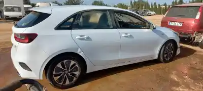 Veículo de Sucata kia ceed drive do ano 2024 alimentado 