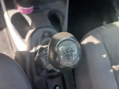 Здавання транспортного засобу ford focus berlina (cak) ghia року 2004 потужний ffda