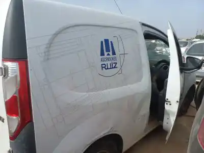 Здавання транспортного засобу renault kangoo combi року 2015 потужний 