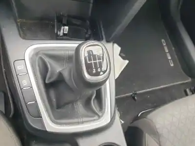 Veículo de Sucata kia ceed sportswagon hybrid do ano 2020 alimentado d4fe