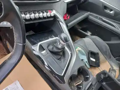 Veículo de Sucata peugeot 5008 allure do ano 2025 alimentado yh01