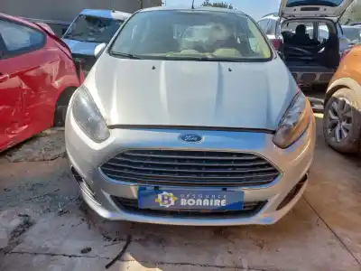Véhicule à la ferraille ford fiesta (ccn) confort de l'année 2014 alimenté 