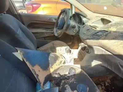 Véhicule à la ferraille ford fiesta (ccn) confort de l'année 2014 alimenté 