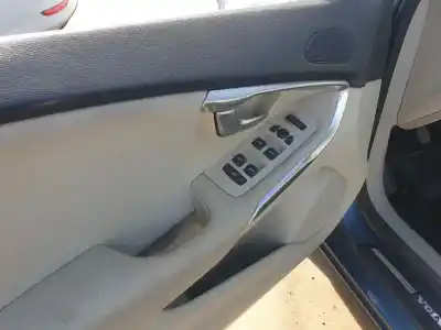 Veicolo di demolizione volvo v40 momentum dell'anno 2013 alimentato d4162t