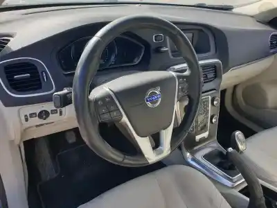 Veicolo di demolizione volvo v40 momentum dell'anno 2013 alimentato d4162t