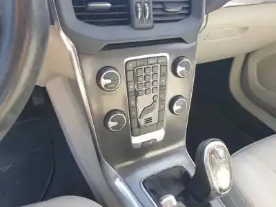 Veicolo di demolizione volvo v40 momentum dell'anno 2013 alimentato d4162t