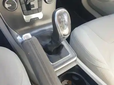 Veicolo di demolizione volvo v40 momentum dell'anno 2013 alimentato d4162t