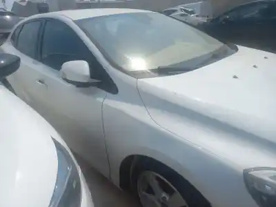 Veicolo di demolizione volvo v40 momentum dell'anno 2013 alimentato 