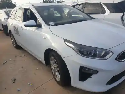 Veículo de Sucata kia ceed sportswagon eco dynamics do ano 2021 alimentado d4fe