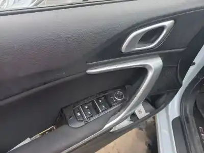 Veículo de Sucata kia ceed sportswagon eco dynamics do ano 2023 alimentado 