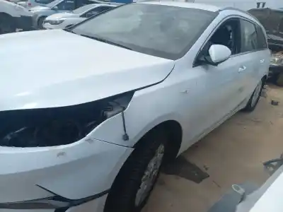 Veículo de Sucata kia ceed sportswagon hybrid do ano 2023 alimentado d4fe