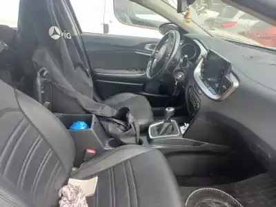 Veículo de Sucata kia ceed sportswagon hybrid do ano 2023 alimentado d4fe