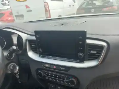 Veículo de Sucata kia ceed sportswagon hybrid do ano 2023 alimentado d4fe